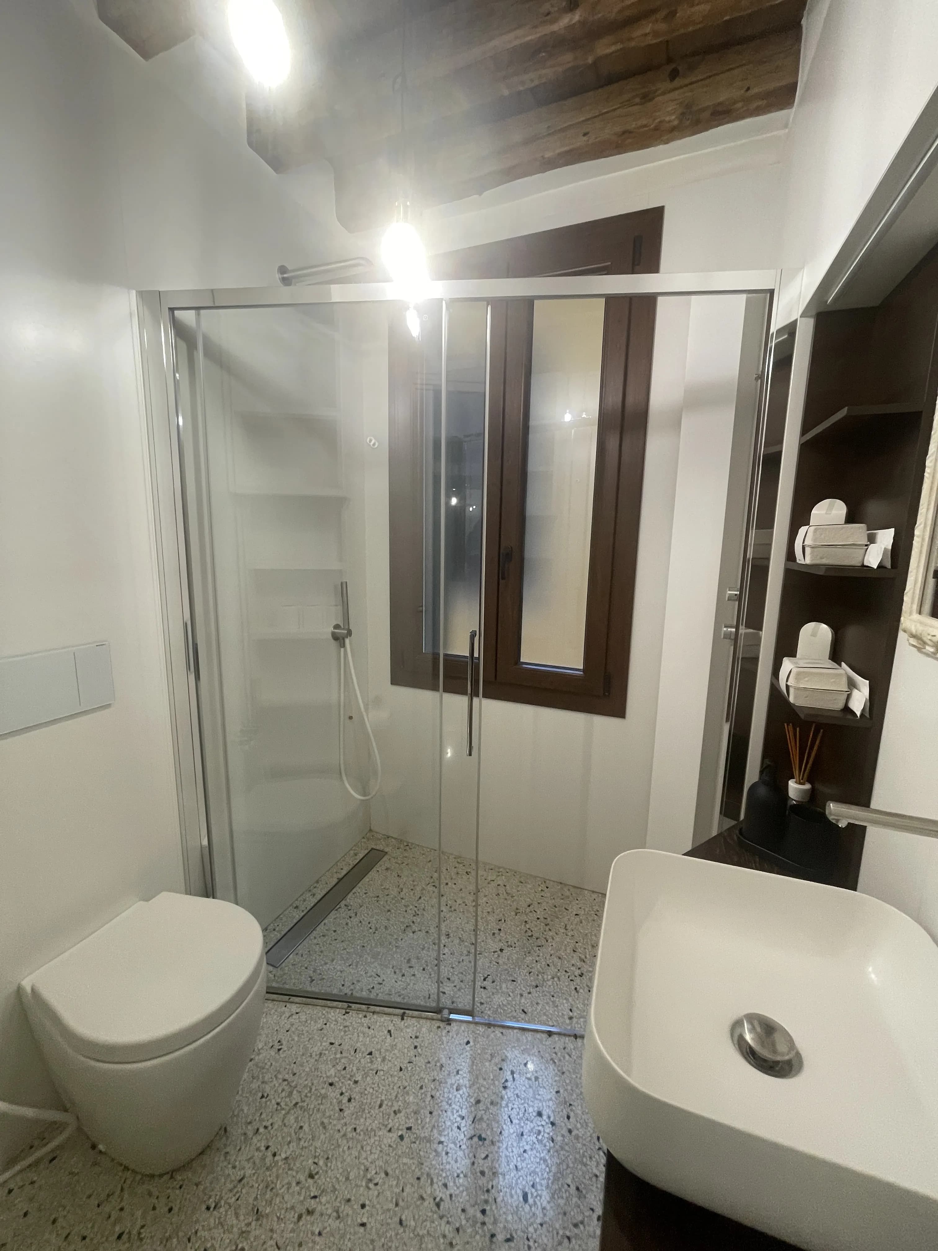 Venice Apartment Bathroom